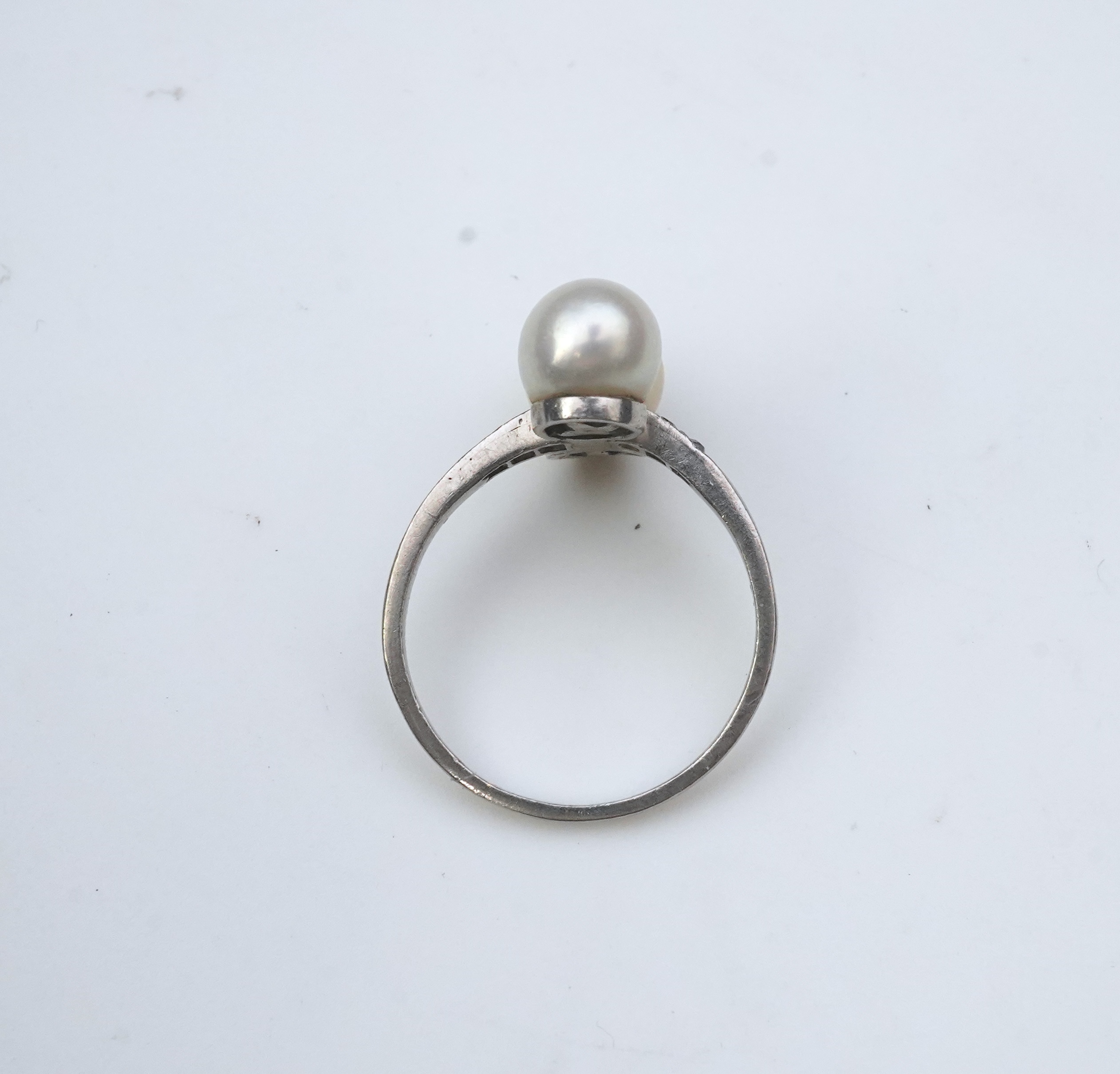 A pearl and diamond toi-et-moi ring, circa 1920